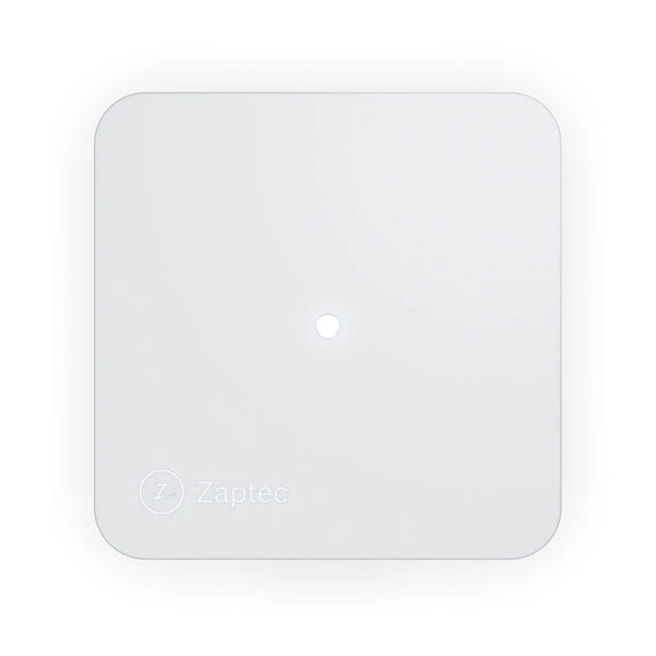 Bovenaanzicht van de witte Zaptec Sense P1 met het statuslampje in het midden en het Zaptec-logo linksonder.